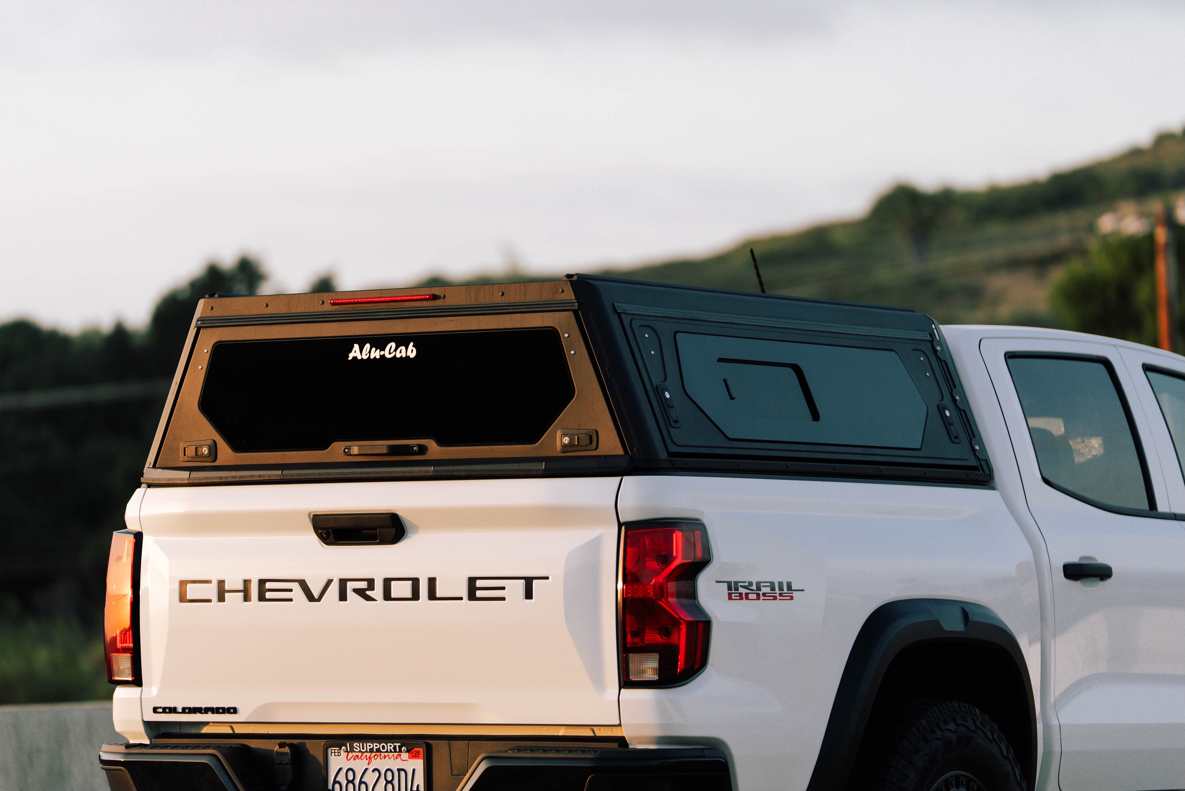 Alu-Cab | Mid Size Contour Canopy