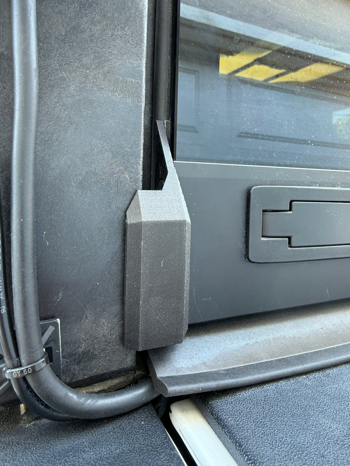 Tune M1 rear hatch door winglets