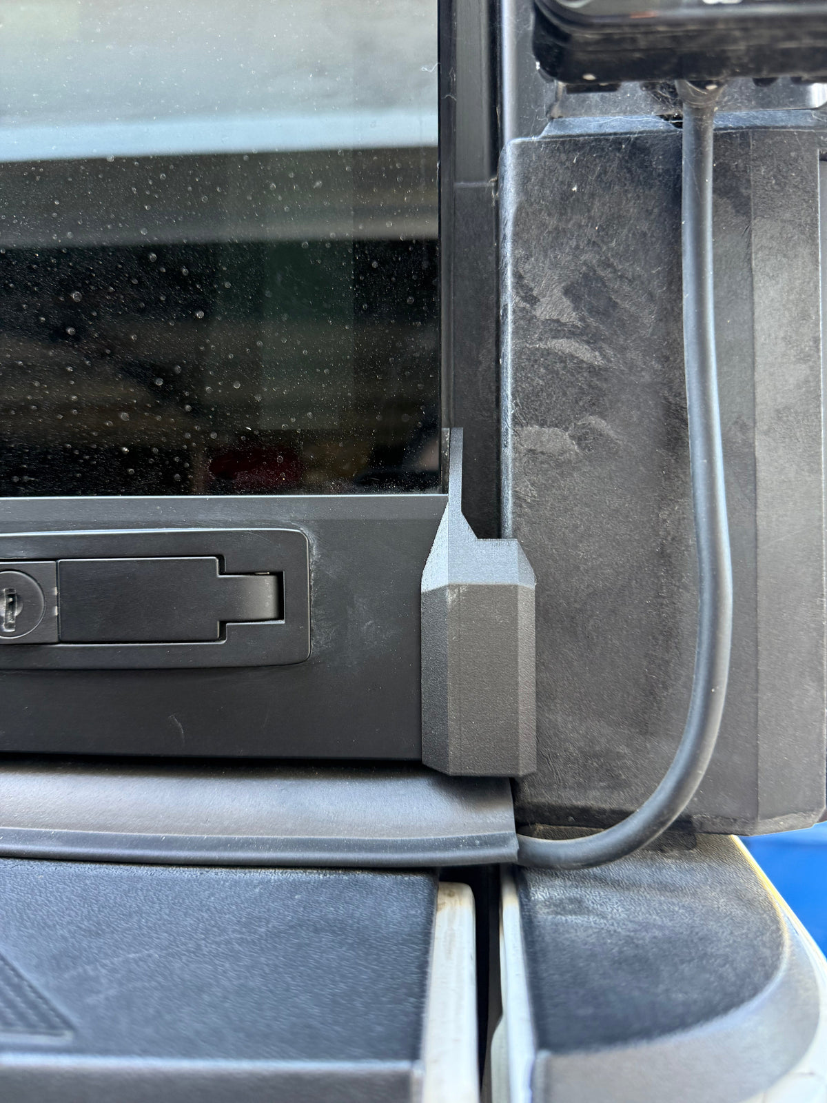 Tune M1 rear hatch door winglets