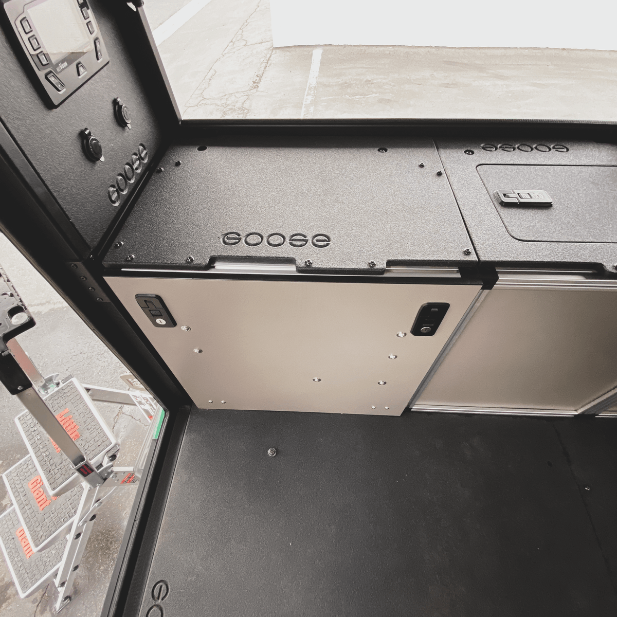 Alu-Cab Canopy Camper V2 - Toyota Tacoma 2005-2023 2nd & 3rd Gen. - Rear Power Management Module - 5' Bed